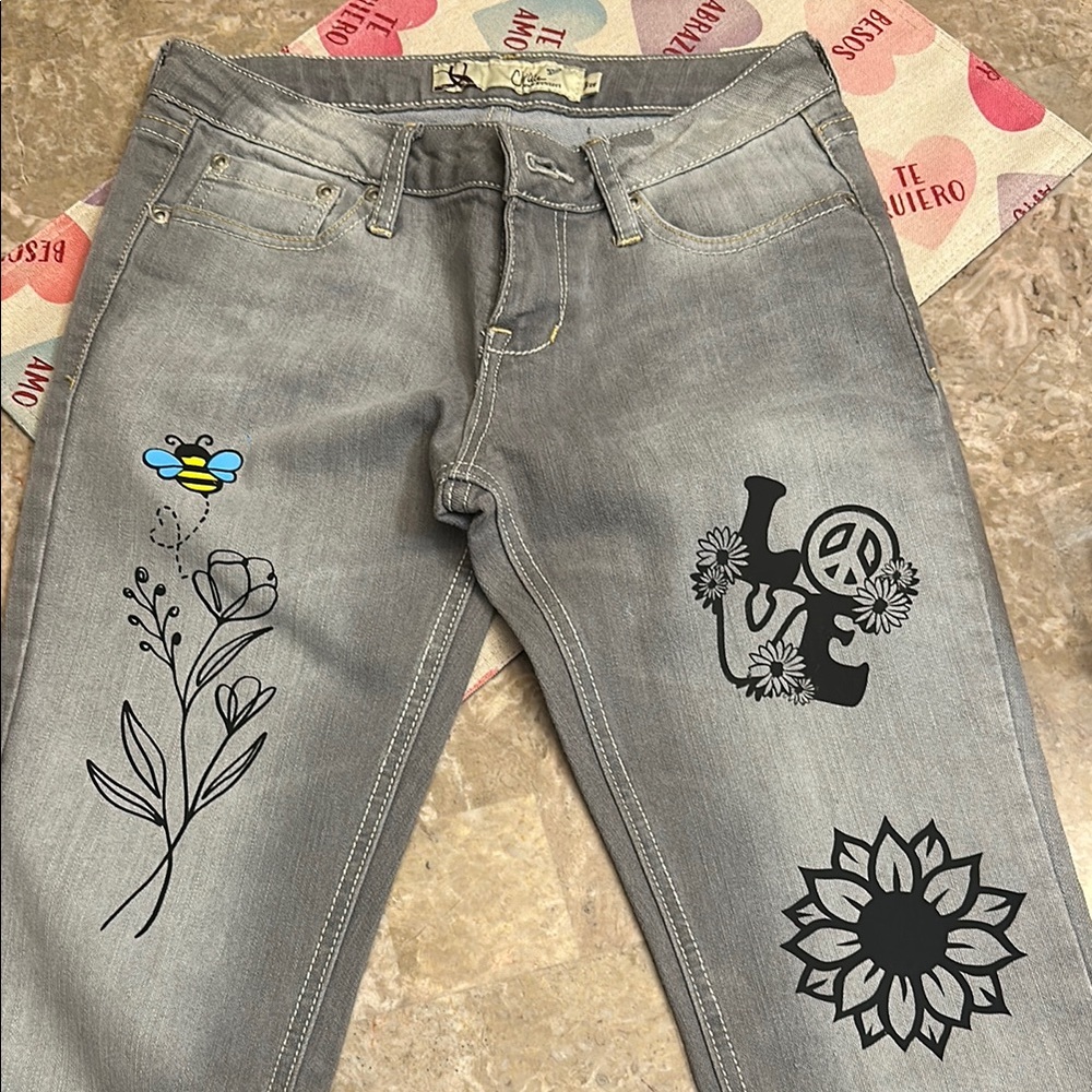 Light Gray Skinny Jeans with Floral Embellishments - Picture 1 of 3